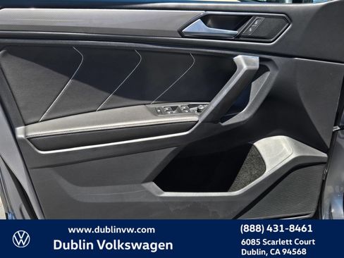 Used 2023 Volkswagen Tiguan SE w/ Panoramic Sunroof Package FWD image 10