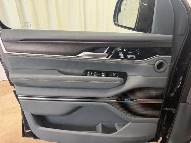 Used 2024 Jeep Grand Wagoneer Series III w/ Rear Seat Video Group 1 AWD/4WD image 14