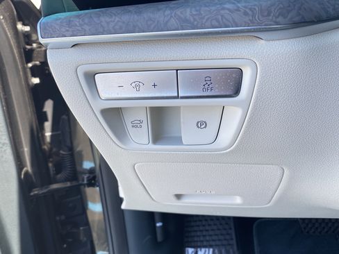 Used 2024 Genesis G80 image 24