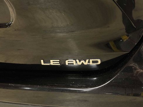 Used 2024 Toyota Highlander LE AWD/4WD image 27