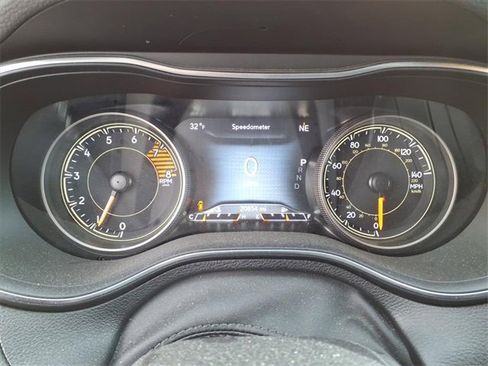 Used 2019 Jeep Cherokee Trailhawk w/ Cold Weather Group image 17