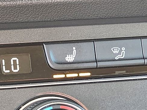 Used 2021 Volkswagen Tiguan SE image 24