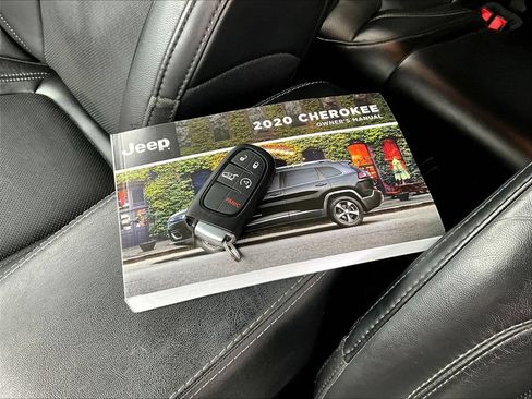 Used 2020 Jeep Cherokee Limited AWD/4WD image 37