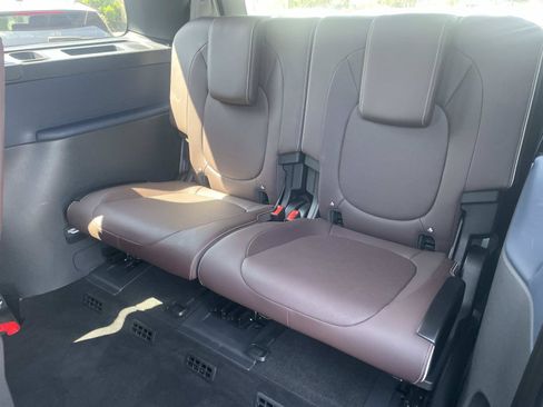 Certified 2025 Volkswagen ID. Buzz Pro S RWD image 25