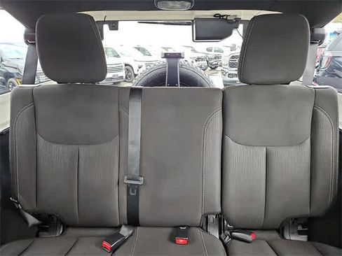 Used 2017 Jeep Wrangler Unlimited Sahara image 14