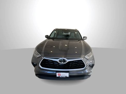 Used 2020 Toyota Highlander XLE image 3