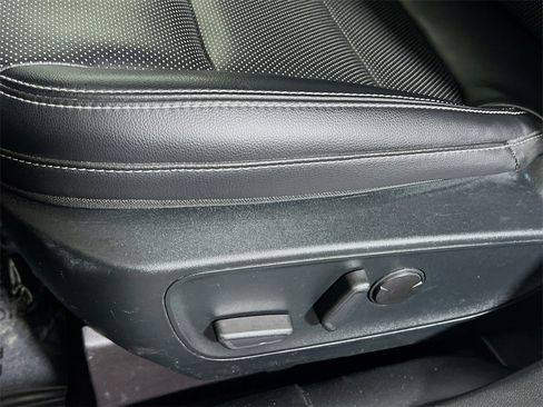 Used 2021 Ford Escape Titanium image 19