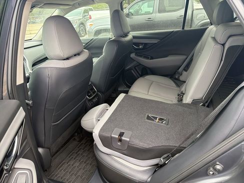 Used 2022 Subaru Outback Limited image 9