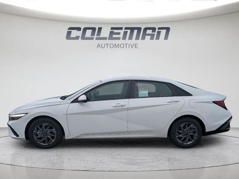Used 2024 Hyundai Elantra SEL FWD image 22