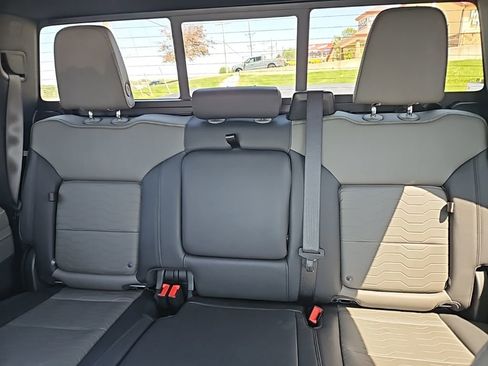 Used 2025 Chevrolet Silverado 2500 ZR2 w/ Technology Package AWD/4WD image 30