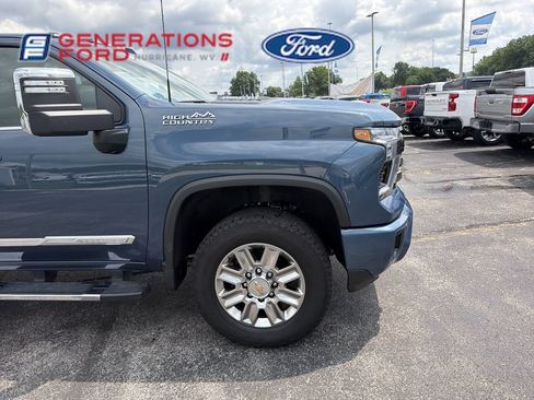 Used 2026 Chevrolet Silverado 2500 High Country w/ Technology Package AWD/4WD image 4