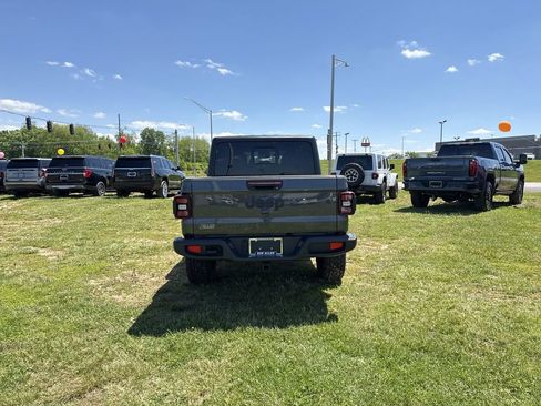 Used 2024 Jeep Gladiator Sport AWD/4WD image 18