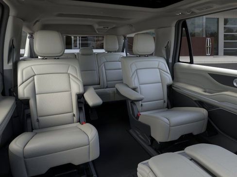 New 2025 Lincoln Navigator L Reserve AWD/4WD image 12