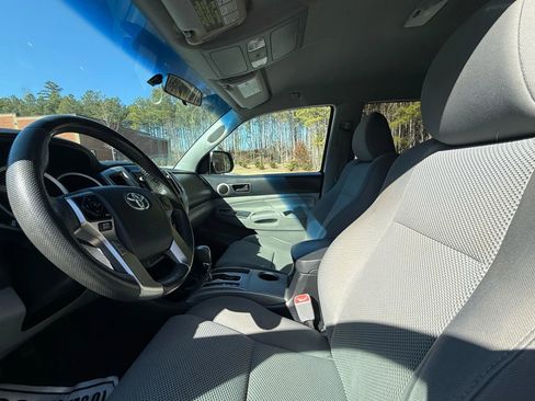 Used 2015 Toyota Tacoma PreRunner image 14
