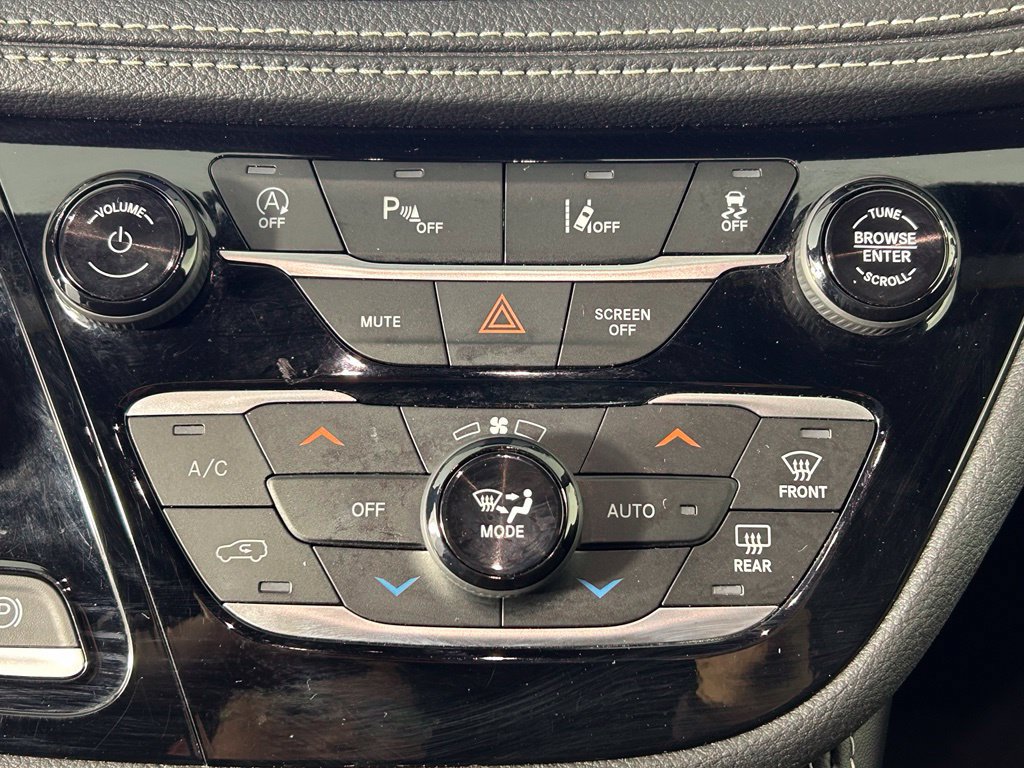 Used 2025 Chrysler Pacifica Limited FWD image 22