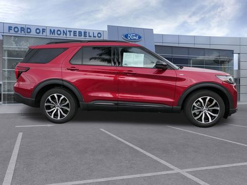 Used 2025 Ford Explorer ST-Line w/ Premium Package image 2