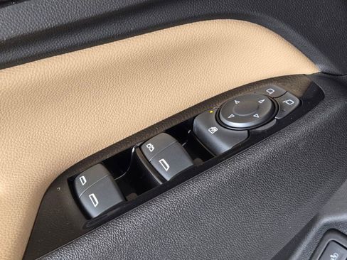 Used 2024 Chevrolet Equinox Premier image 36