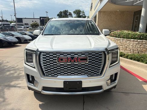 Used 2024 GMC Yukon XL Denali AWD/4WD image 2
