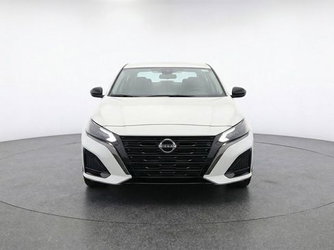 Used 2025 Nissan Altima 2.5 SV image 2