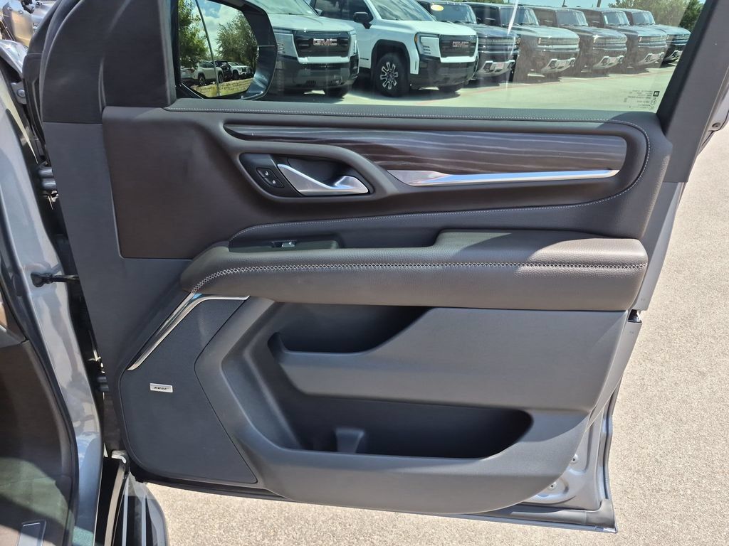 Used 2022 GMC Yukon XL Denali RWD image 39