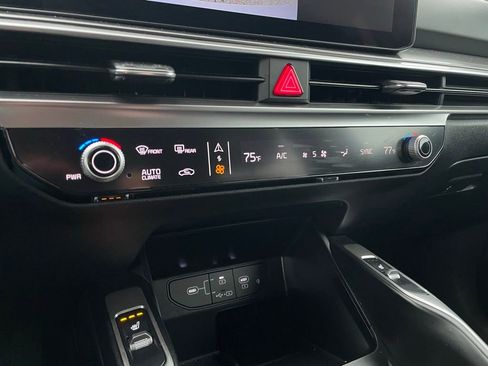 Used 2025 Kia Sorento S image 18