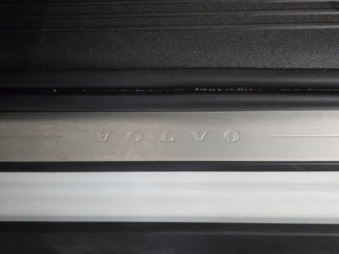 Used 2022 Volvo XC40 T5 R-Design w/ Advanced Package image 18