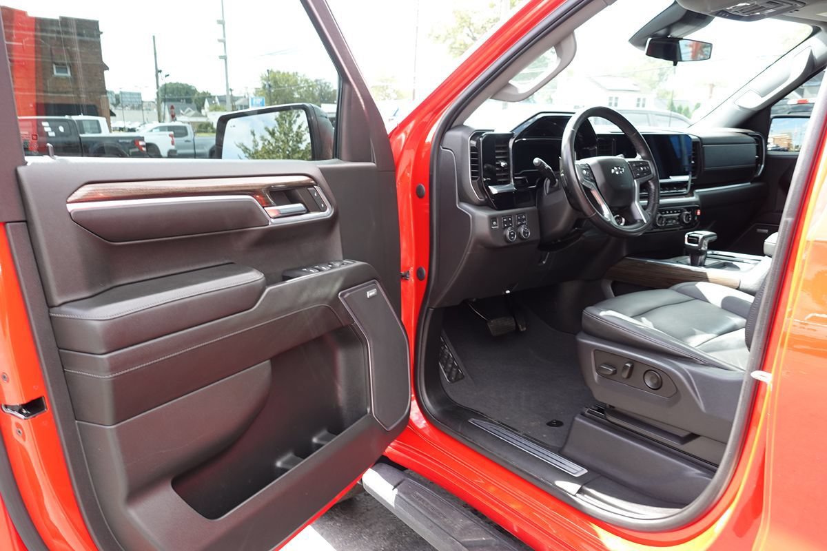 Used 2022 Chevrolet Silverado 1500 LT Trail Boss w/ LT Trail Boss Premium Package AWD/4WD image 19
