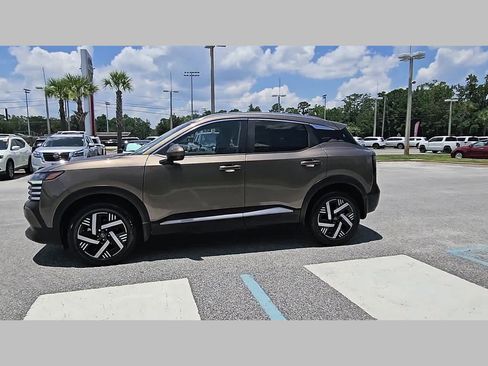 Used 2025 Nissan Kicks SV w/ SV Premium Package FWD image 26