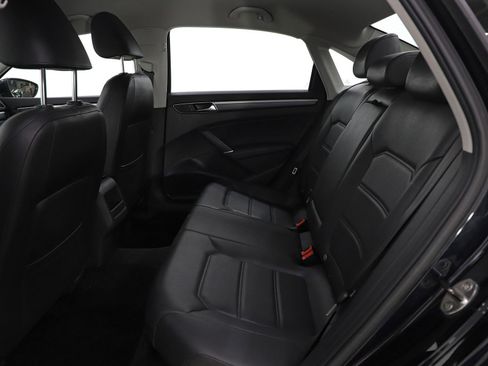 Used 2017 Volkswagen Passat 1.8T R-Line image 14