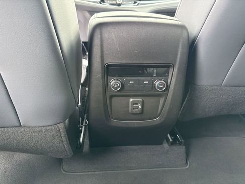 Certified 2023 Buick Enclave Essence image 21
