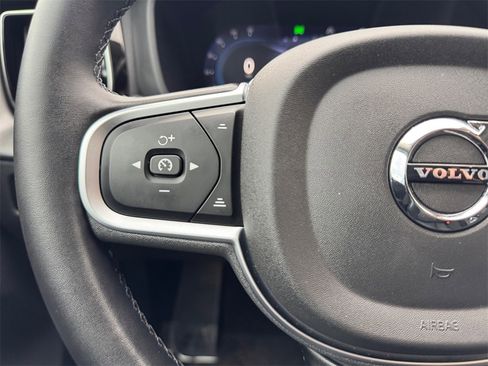 Certified 2025 Volvo XC60 B5 Core image 14