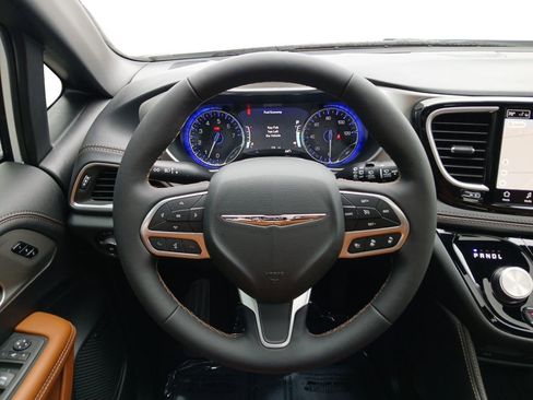 New 2026 Chrysler Pacifica Pinnacle FWD image 21