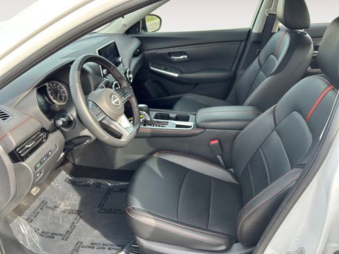 Used 2025 Nissan Sentra SR w/ SR Premium Package FWD image 20