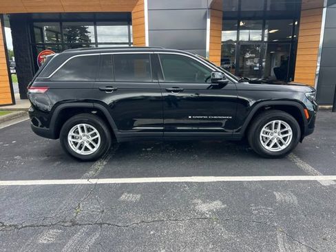 Used 2025 Jeep Grand Cherokee Laredo X w/ Luxury Tech Group I AWD/4WD image 2