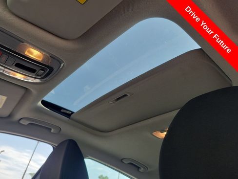 Used 2025 Hyundai Elantra SEL FWD image 19