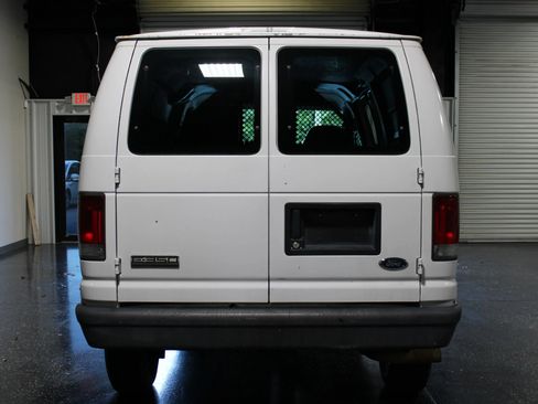 Used 2006 Ford E-350 and Econoline 350 Super Duty RWD image 4