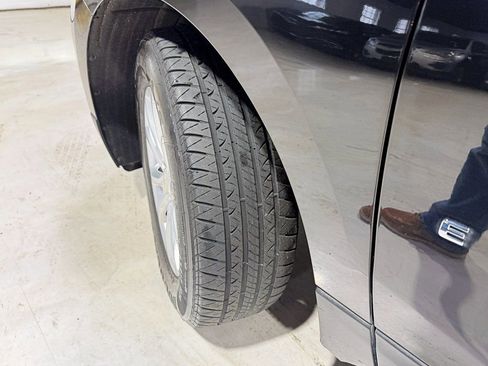 Used 2020 Chevrolet Equinox LT image 3