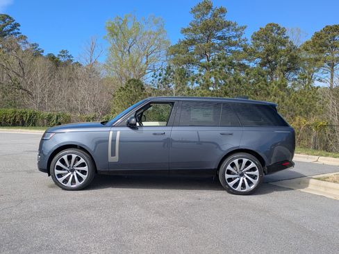 New 2026 Land Rover Range Rover Long Wheelbase SE image 8