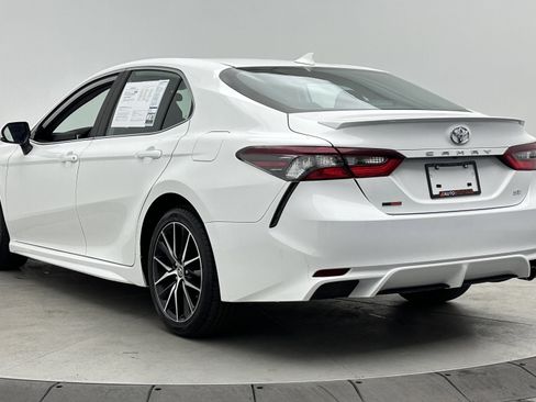 Used 2024 Toyota Camry SE image 4