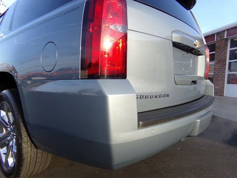 Used 2016 Chevrolet Suburban LT image 12