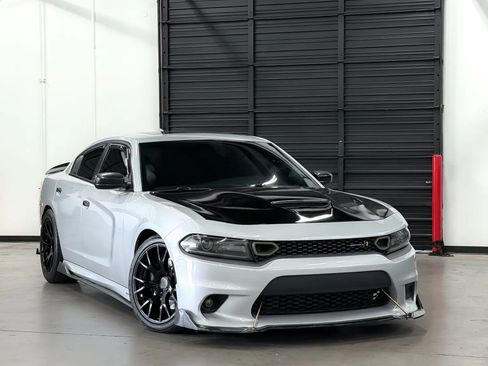 Used 2020 Dodge Charger Scat Pack RWD image 4