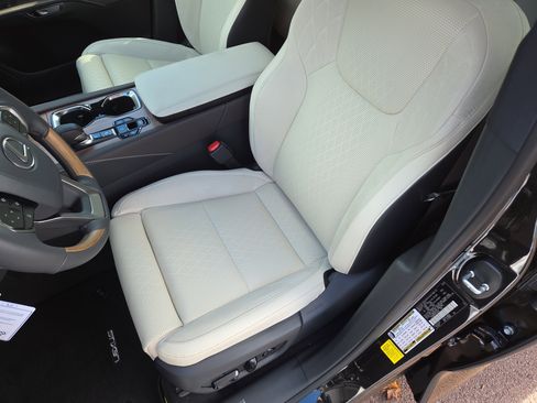 New 2025 Lexus RX 350 w/ Luxury Package image 6