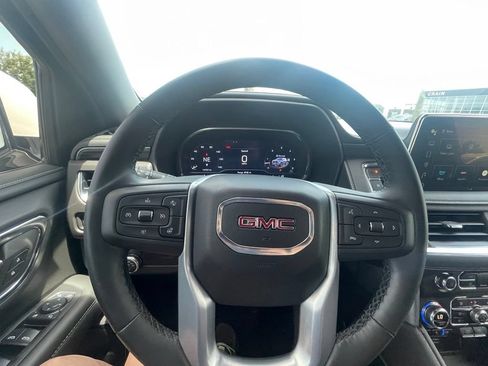 Used 2024 GMC Yukon XL SLT w/ SLT Premium Package AWD/4WD image 13