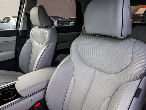 Used 2023 Hyundai Palisade Calligraphy image 28