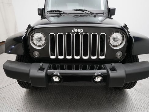 Used 2017 Jeep Wrangler Sahara w/ Connectivity Group image 19