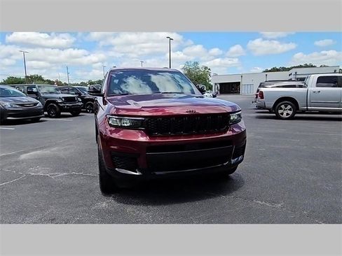 Used 2024 Jeep Grand Cherokee L Laredo image 16