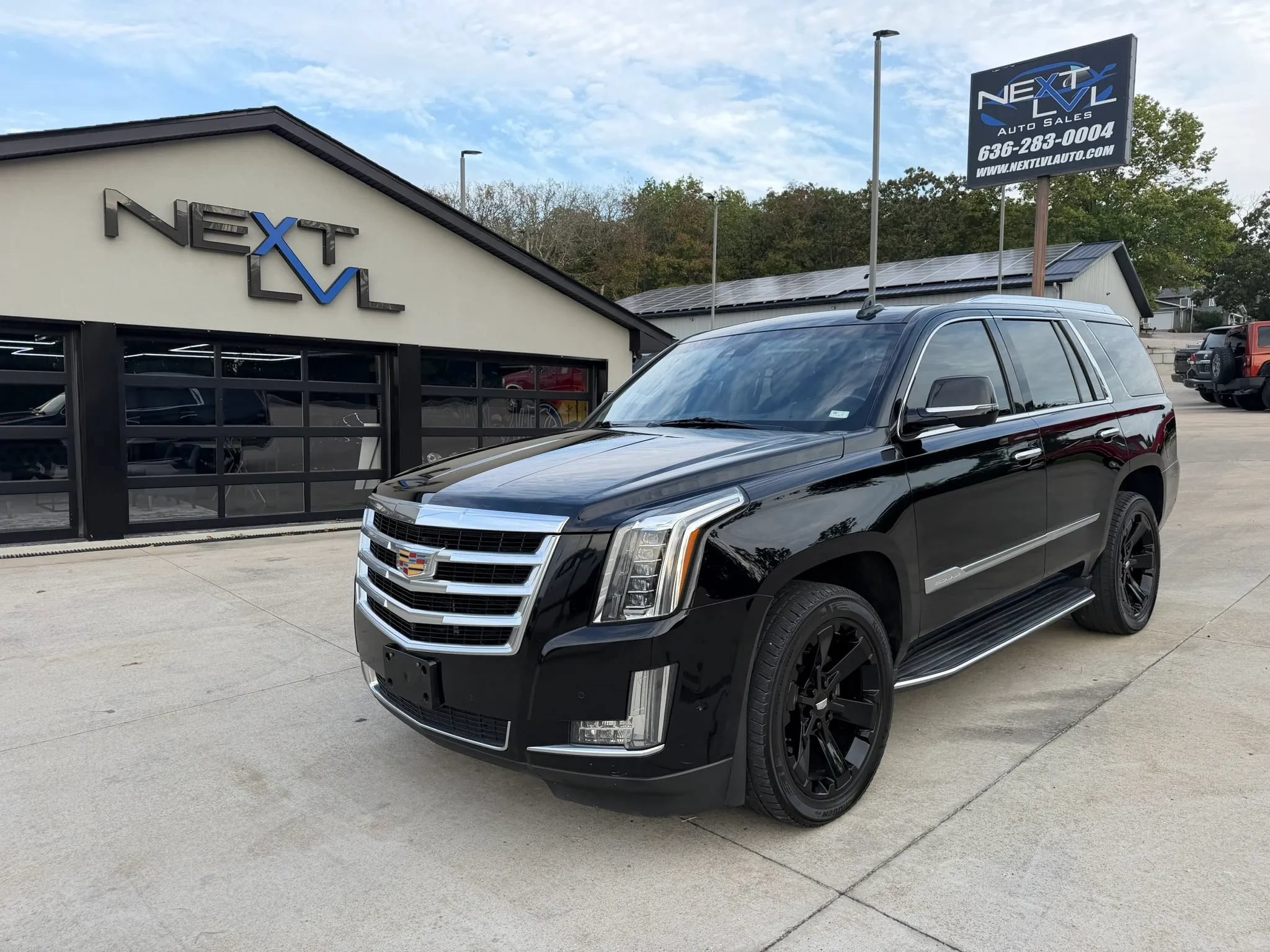 Used 2019 Cadillac Escalade Luxury AWD/4WD image 5