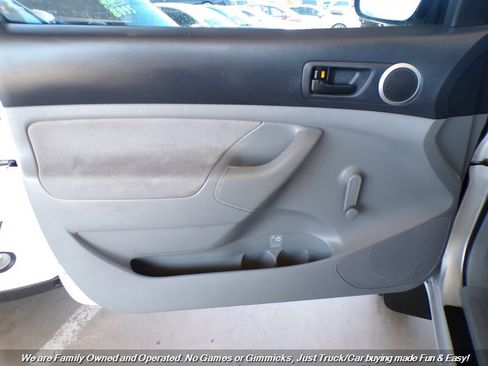 Used 2005 Toyota Tacoma PreRunner RWD image 11