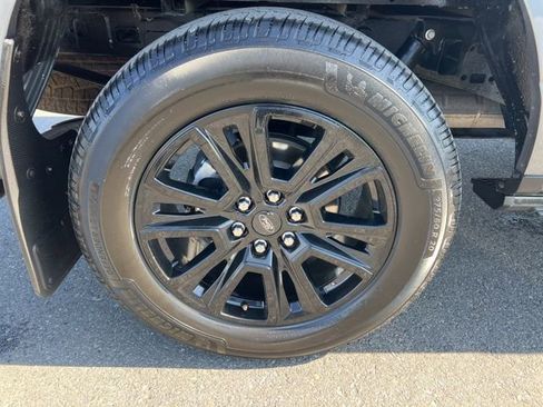 Used 2024 Ford F150 Platinum w/ FX4 Off-Road Package image 30