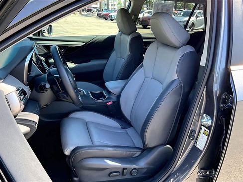 Used 2022 Subaru Outback Limited image 7